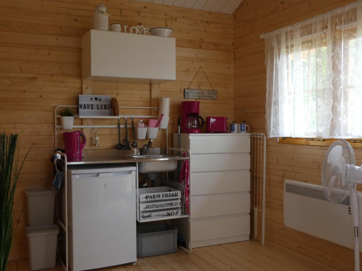 Peenehof Koeppen - Ferienwohnungen & Schlaffaesser Jordenstorf ภายนอก รูปภาพ