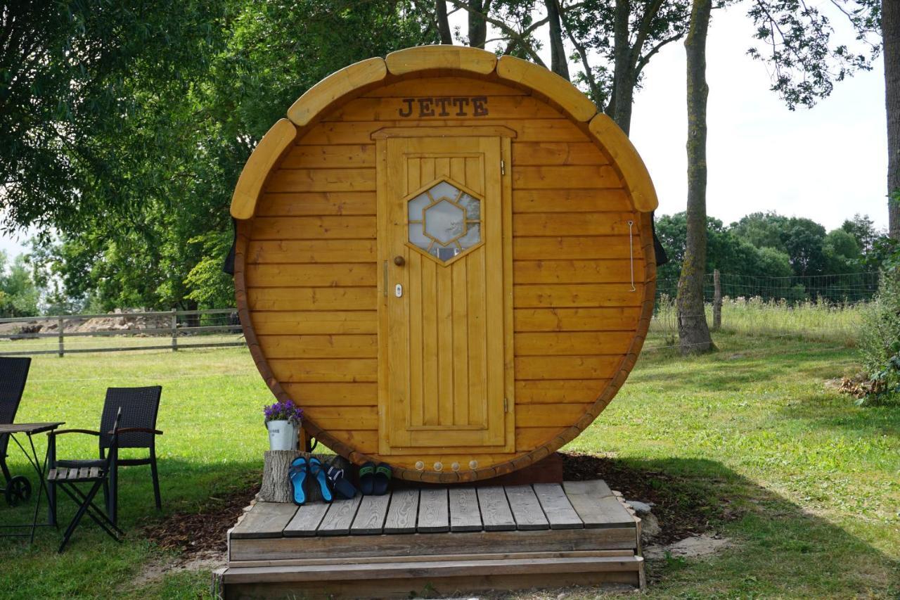 Peenehof Koeppen - Ferienwohnungen & Schlaffaesser Jordenstorf ภายนอก รูปภาพ