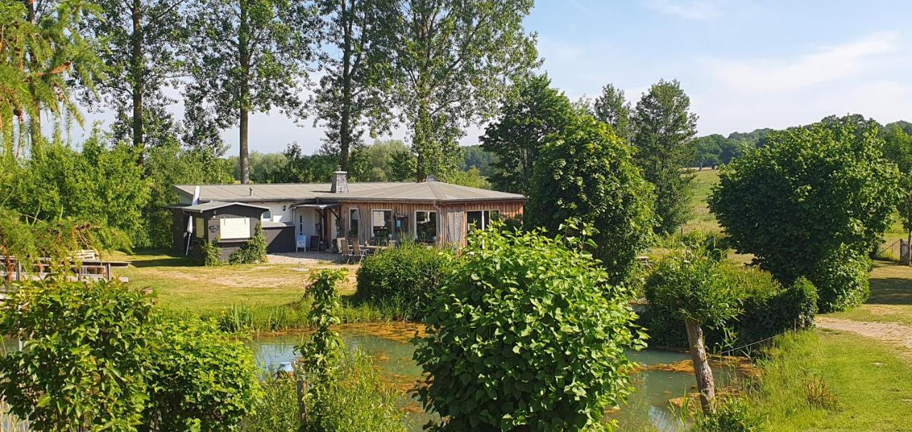 Peenehof Koeppen - Ferienwohnungen & Schlaffaesser Jordenstorf ภายนอก รูปภาพ