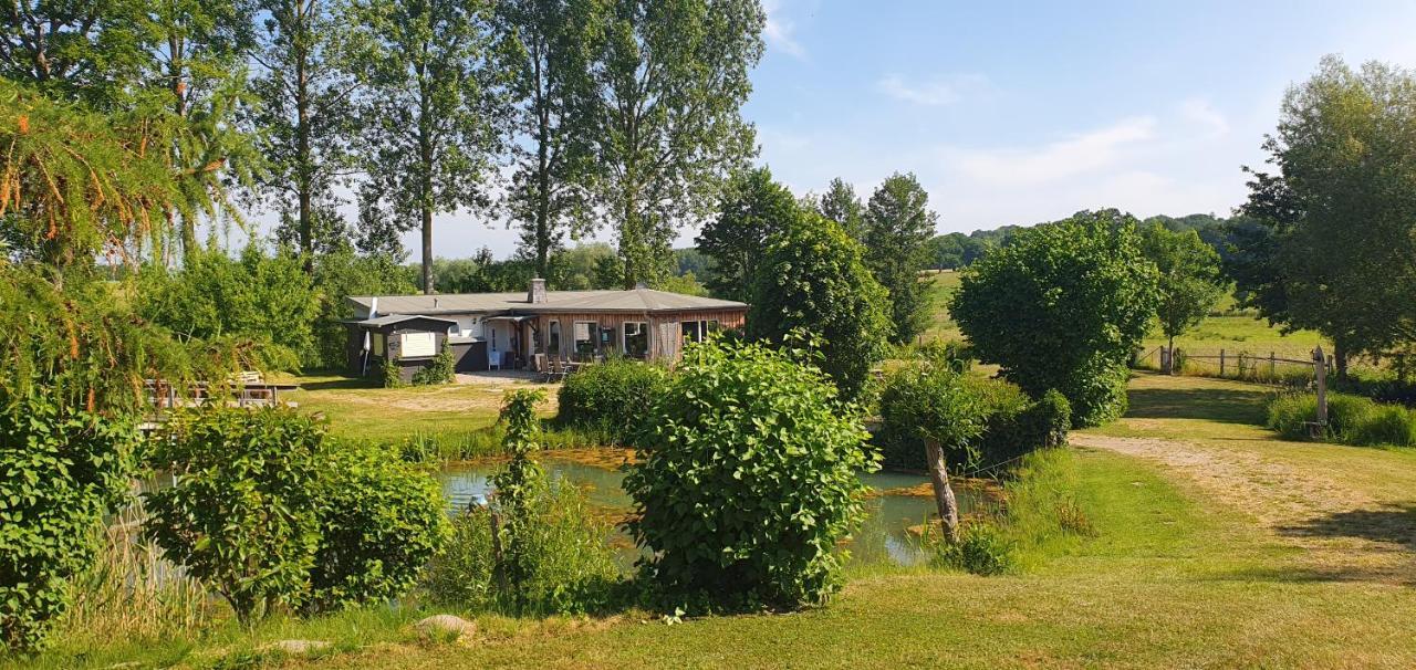 Peenehof Koeppen - Ferienwohnungen & Schlaffaesser Jordenstorf ภายนอก รูปภาพ