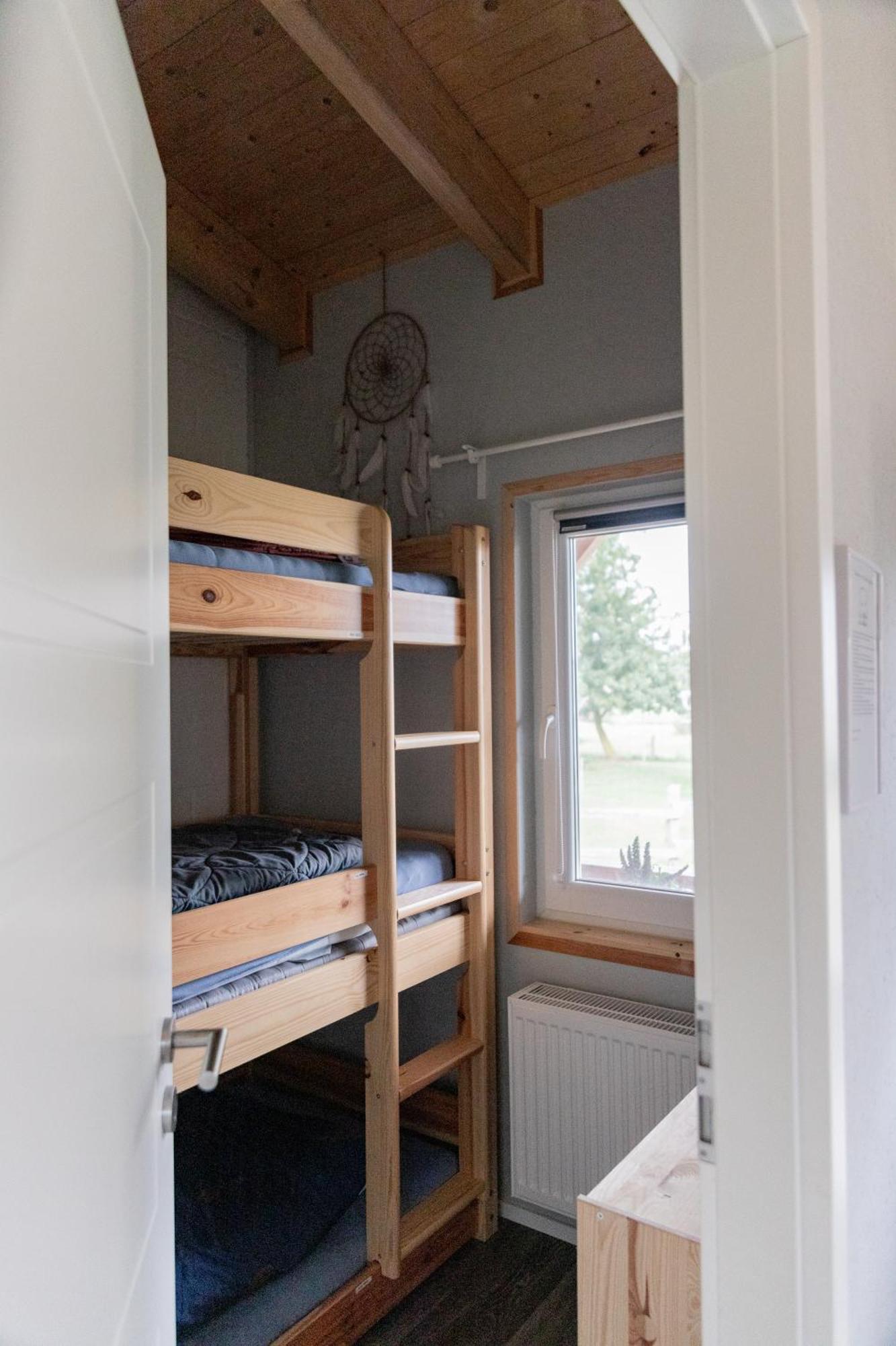 Peenehof Koeppen - Ferienwohnungen & Schlaffaesser Jordenstorf ภายนอก รูปภาพ